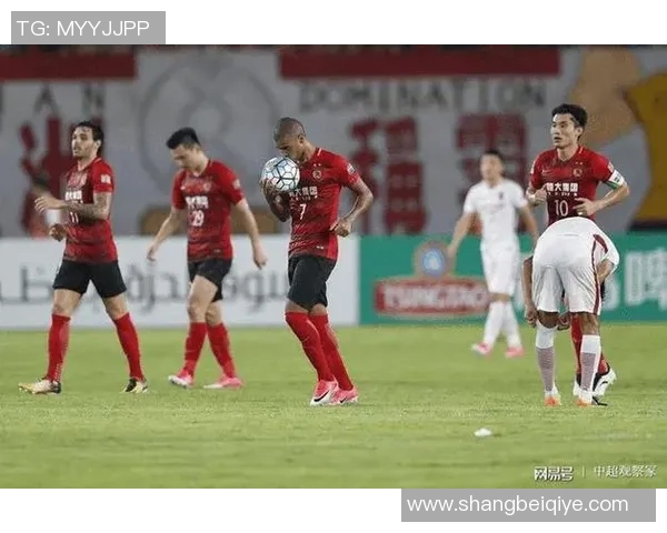 恒大主场惨败,连续四轮不胜!球迷呼吁队伍做出调整来提升战绩 恒大主场惨败,连续四轮不胜!球迷呼吁队伍做出调整来提升战绩